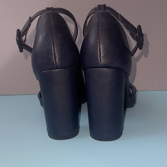 Journee Collection comfort foam Raveen pumps, Navy, Size 8M - Picture 3 of 13